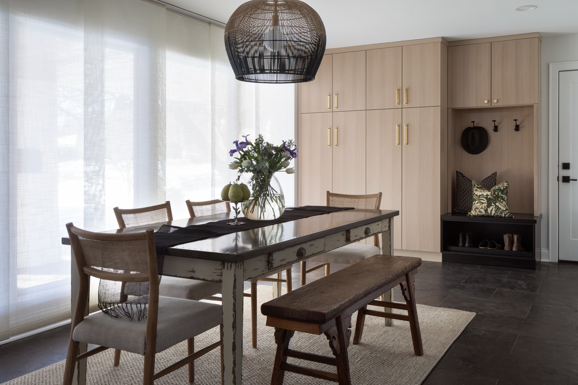 Pebblewood_Lane_Matte_and_Gloss_Interiors_Ryan_Hainey_Photography_006_web
