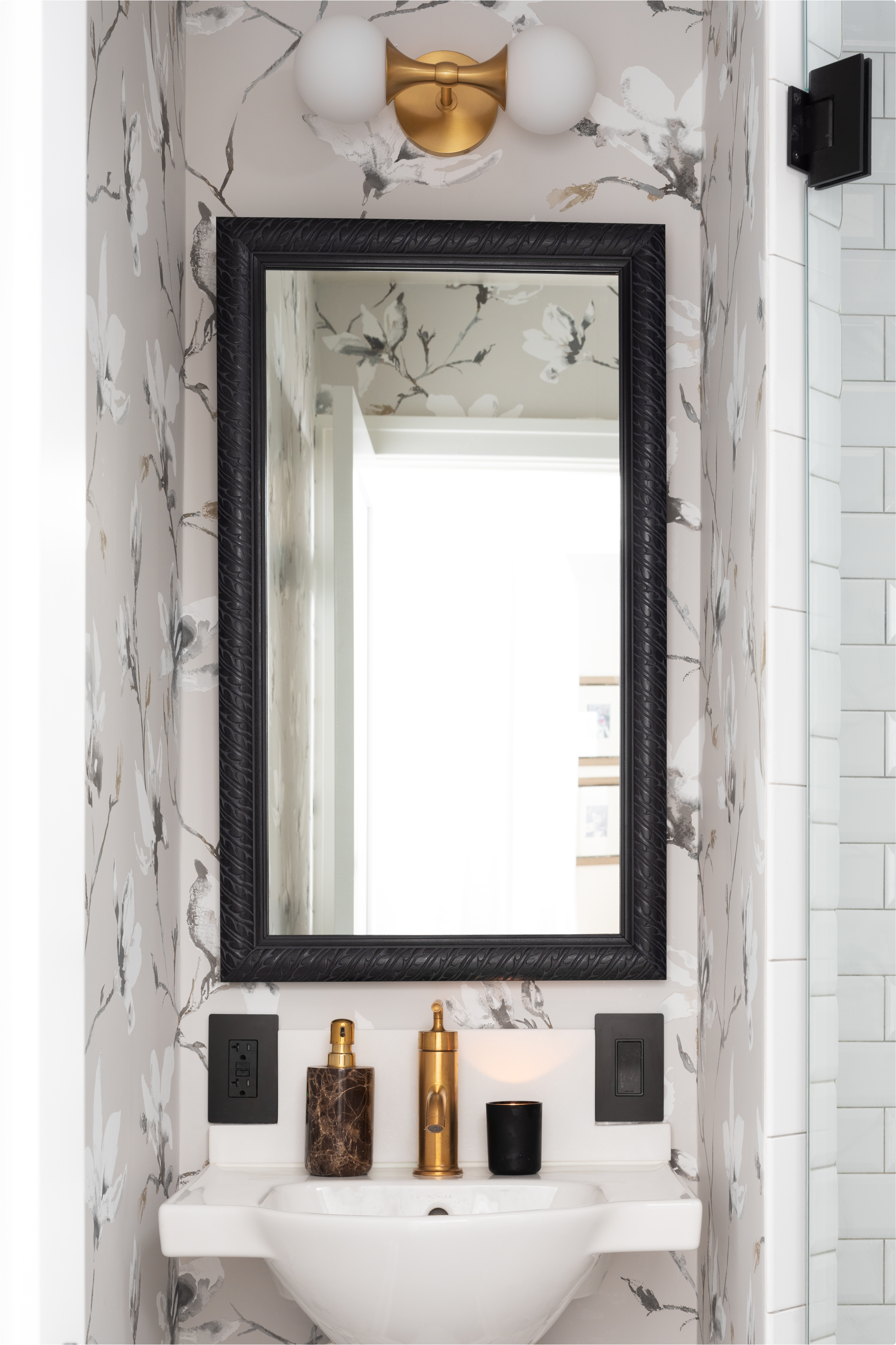 Pebblewood_Lane_Matte_and_Gloss_Interiors_Ryan_Hainey_Photography_015